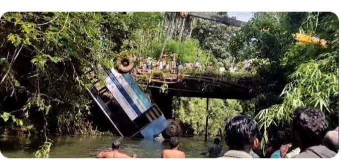 കോഴിക്കോട് ബസ് പുഴയിലേക്ക് മറിഞ്ഞ് രണ്ട് മരണം; നിരവധിപ്പേർക്ക് പരിക്ക്