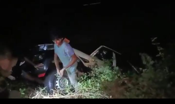 കാർ കുളത്തിലേക്ക് മറിഞ്ഞ് അമ്മയും കുഞ്ഞും ഉൾപ്പെടെ എട്ടുപേർക്ക് ദാരുണാന്ത്യം; സംഭവം ഛത്തീസ്ഗഢിൽ