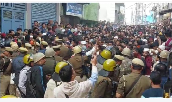 ഉത്തർ പ്രദേശിലെ മസ്ജിദിൽ സർവേക്കെത്തിയവർക്ക് നേരെയുണ്ടായ അക്രമത്തിൽ രണ്ട് പേർ കൊല്ലപ്പെട്ടു