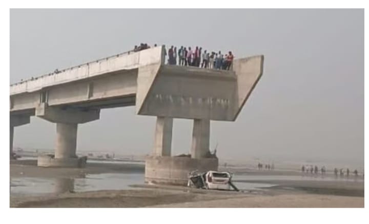 ഗൂഗിള്‍ മാപ്പ് നോക്കി യാത്ര; പണിതീരാത്ത പാലത്തില്‍ നിന്ന് കാര്‍ താഴേക്ക് വീണ് മൂന്ന് മരണം