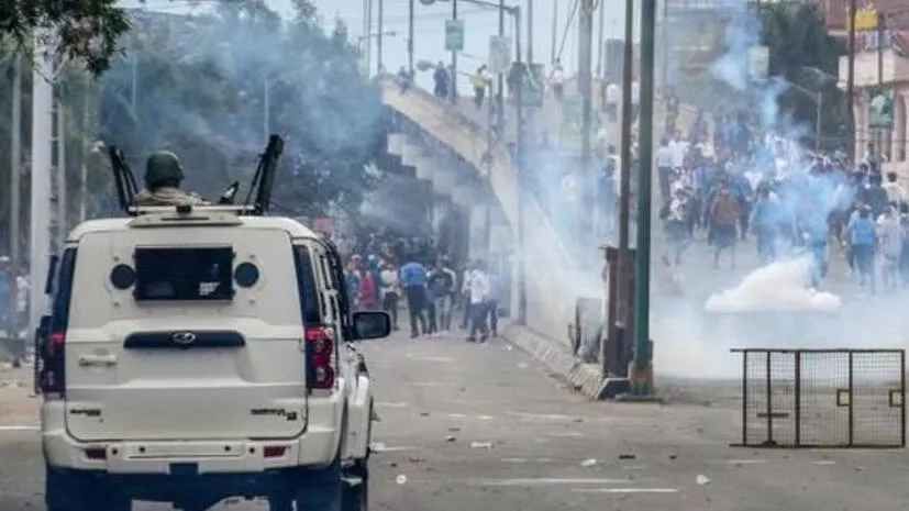 വ്യാപക അക്രമം, വീടുകള്‍ക്ക് തീയിട്ടു; മണിപ്പൂരില്‍ അദ്ധ്യാപികയെ മാനഭംഗപ്പെടുത്തി കത്തിച്ചു