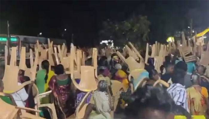 മീറ്റിങ്ങിന് ആളെ കൂടാൻ അണ്ണാ ഡി.എം.കെയുടെ പുതിയ ഓഫർ; ഇരിക്കുന്ന കസേരയുമായി വീട്ടിൽ പോകാം