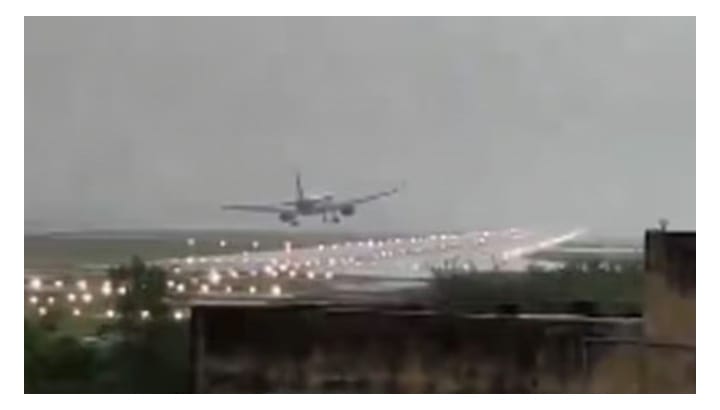 റണ്‍വേ തൊട്ടതിന് പിന്നാലെ ചെരിഞ്ഞു;ചെന്നൈ വിമാനത്താവളത്തില്‍ ‘ഇൻഡിഗോ’യുടെ അതിസാഹസിക ലാന്‍ഡിങ് ശ്രമം!- വിഡിയോ