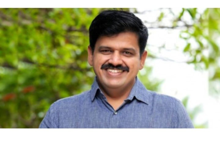 ജാമ്യം കിട്ടിയിറങ്ങിയാലുടന്‍ ക്രിസ്മസ് കേക്കുമായി ക്രൈസ്തവ ഭവനങ്ങളില്‍ എത്തും’; ക്രിസ്മസ് ആഘോഷം തടയാന്‍ ശ്രമിച്ച വിഎച്ച്പിയെ പരിഹസിച്ച് സന്ദീപ് വാര്യര്‍