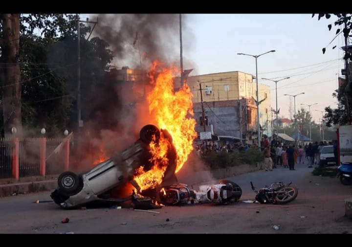 മണിപ്പൂർ കലാപത്തിൽ കൊള്ളയടിക്കപ്പെട്ട സ്വത്തുക്കളെത്ര; കണക്ക് തേടി സുപ്രീം കോടതി