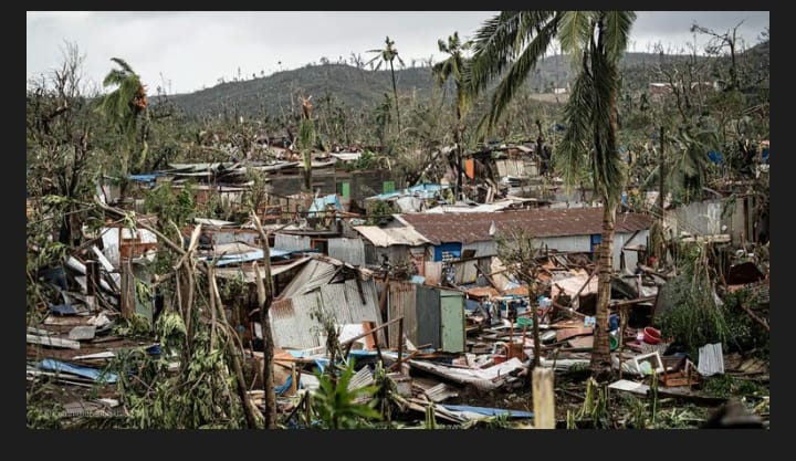 ‘ചിഡോ’യില്‍ തകര്‍ന്നടിഞ്ഞ് ഫ്രഞ്ച് മയോട്ടെ: ആയിരത്തിലേറെ പേര്‍ മരിച്ചതായി റിപ്പോര്‍ട്ട്; നൂറ്റാണ്ടിലെ ഏറ്റവും തീവ്രതയേറിയ ചുഴലിക്കാറ്റ്