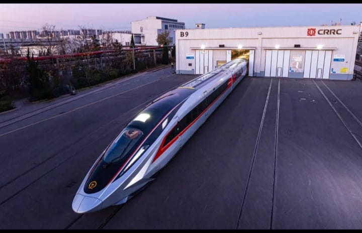മിന്നൽ പോലെ ; ലോകത്തെ ഏറ്റവും വേഗമേറിയ ബുള്ളറ്റ് ട്രെയിന്‍ അവതരിപ്പിച്ച് ചൈന
