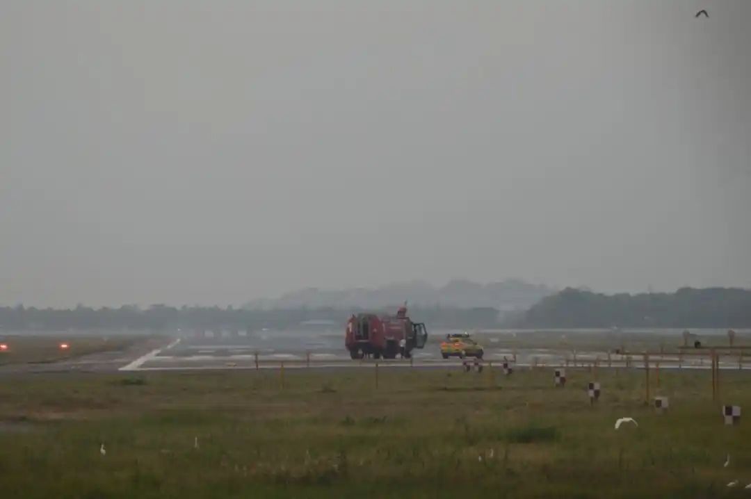 തിരുവനന്തപുരം വിമാനത്താവളത്തില്‍ ആറുവിമാനങ്ങളുടെ വഴിമുടക്കി പട്ടം