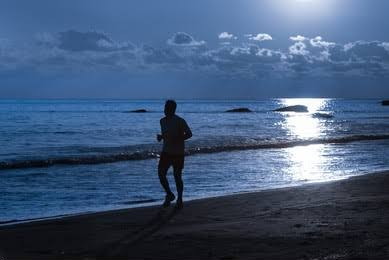 തനിച്ചു ചെയ്യുന്ന കാര്യത്തിന് നമ്മുടെ മനസ്സ് സന്തോഷം കണ്ടെത്തുന്നുണ്ടെങ്കില്‍ മറ്റൊന്നും അവിടെ പ്രസക്തമല്ല