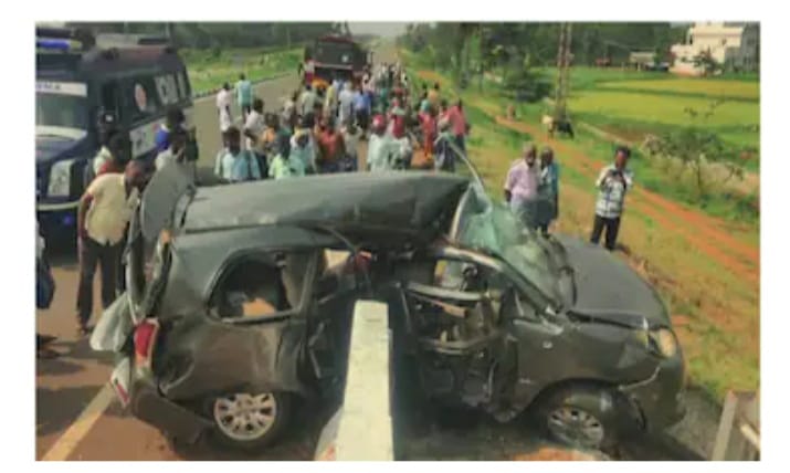 തമിഴ്നാട്ടിലുണ്ടായ വാഹനാപകടത്തിൽ കോഴിക്കോടുള്ള രണ്ട് സ്ത്രീകൾ മരിച്ചു;10പേർക്ക് പരിക്ക്
