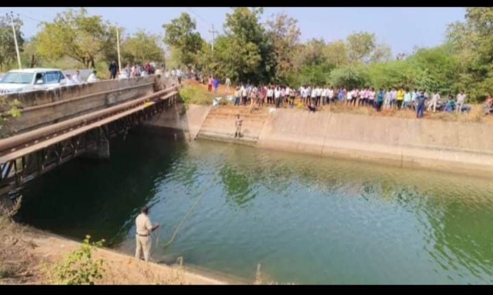 നാല് പിഞ്ചോമനകള കനാലിലെറിഞ്ഞ് യുവതിയുടെ ആത്മഹത്യാശ്രമം; രണ്ടു കുഞ്ഞുങ്ങളുടെ മൃതദേഹം കണ്ടെത്തി