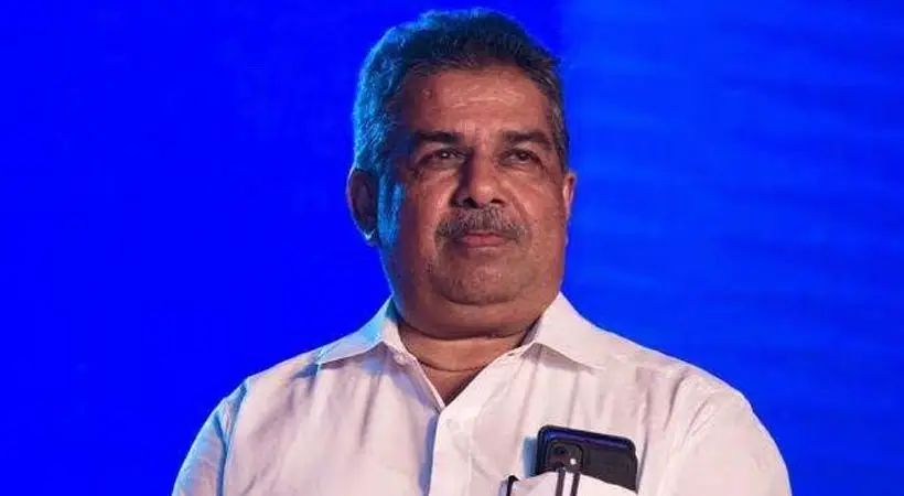 ‘ഇതു കൂട്ടുകാര് കൂടുമ്പോഴുണ്ടാകുന്ന കാര്യമായി കണ്ടാല് മതി’; മകന് ഉള്പ്പെട്ട കഞ്ചാവ് കേസില് പ്രതിഭയ്ക്ക് പിന്തുണയുമായി സജി ചെറിയാന്