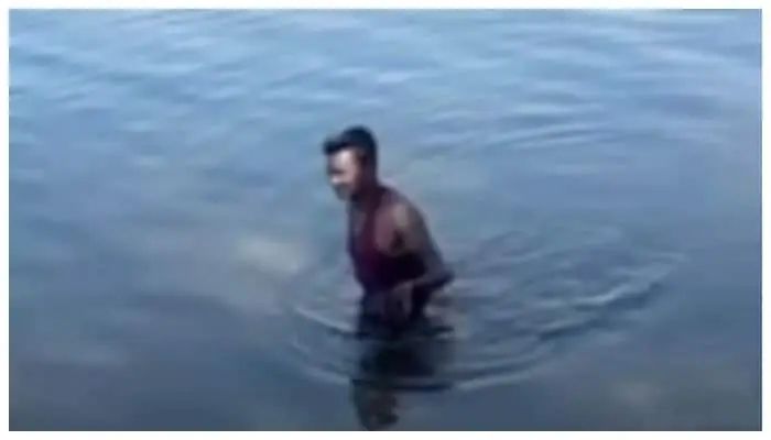 കുളത്തില് അസ്വാഭാവികത; എക്സൈസ് ഉദ്യോഗസ്ഥരെത്തി മുങ്ങിത്തപ്പിയപ്പോള് കിട്ടിയത് 8,700 കിലോ വാഷും 370 ലി. മദ്യവും