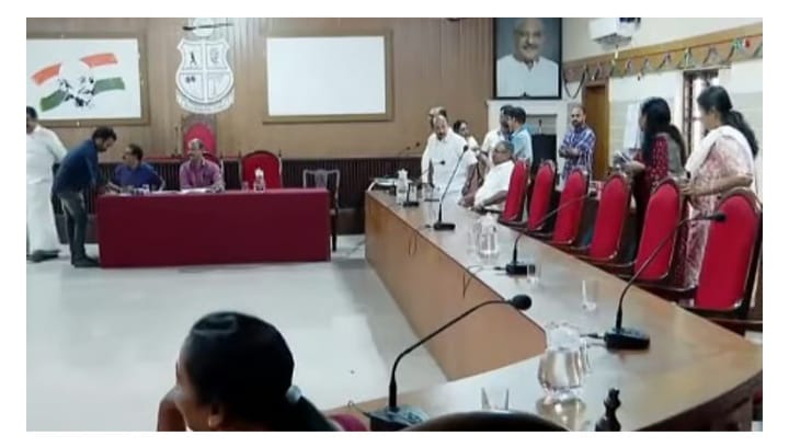 യുഡിഎഫിനെ പിന്തുണച്ചു; സ്വന്തം ചെയര്‍മാനെ പുറത്താക്കാൻ വോട്ട് ചെയ്ത് പാലായില്‍ എല്‍ഡിഎഫ് അംഗങ്ങള്‍