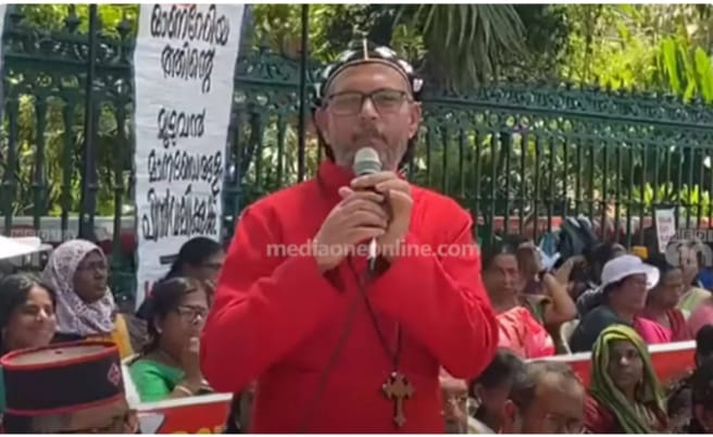‘മനുഷ്യനാകണം’ എന്ന് പാടിയാൽ പോരാ, ആശാവർക്കർമാരെ മനുഷ്യരായി പരിഗണിക്കണമെന്ന് ഗീവർഗീസ് മാർ കൂറിലോസ്