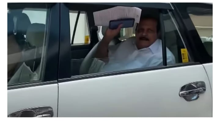 അറസ്റ്റ് ചെയ്യാന്‍ വീട്ടിലെത്തിയ പൊലീസിനെ വെട്ടിച്ച് പിസി ജോര്‍ജ് കോടതിയില്‍ കീഴടങ്ങി