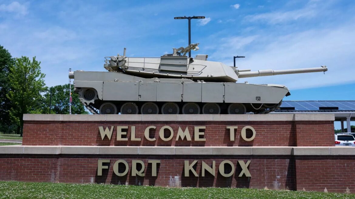 യുഎസിന്റെ സ്വര്‍ണ നിക്ഷേപമെല്ലാം രഹസ്യ അറയില്‍ ഉണ്ടോയെന്ന് അറിയണം: ട്രംപ്; ഫോര്‍ട്ട് നോക്‌സ് തുറക്കാന്‍ തീരുമാനം