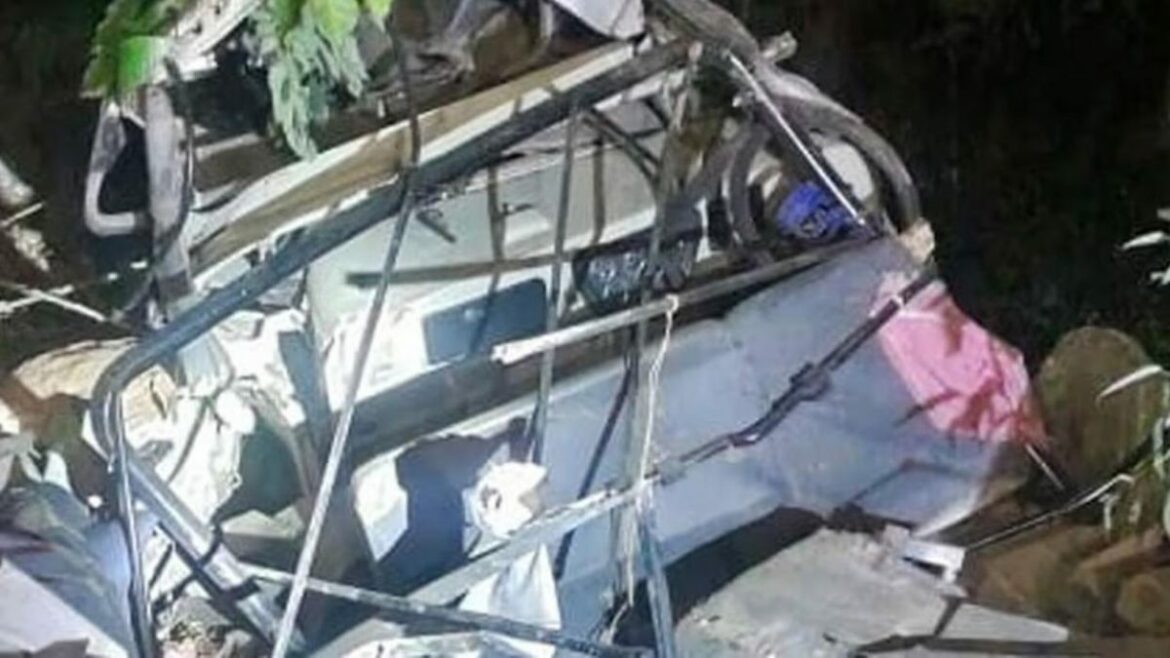 നിയന്ത്രണം വിട്ട ജീപ്പ് നൂറടി താഴ്ചയിലേക്ക് മറിഞ്ഞു; ഒളിംപ്യന്‍ കെ.എം ബീനാമോളുടെ സഹോദരിയും ഭര്‍ത്താവുമടക്കം മൂന്നുമരണം