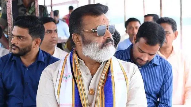 ആദിവാസി വകുപ്പ് ഉന്നതകുലജാതർ ഭരിച്ചാലേ പുരോഗതിയുണ്ടാകൂവെന്ന വിവാദപരാമര്ശം പിൻവലിച്ച് സുരേഷ് ഗോപി