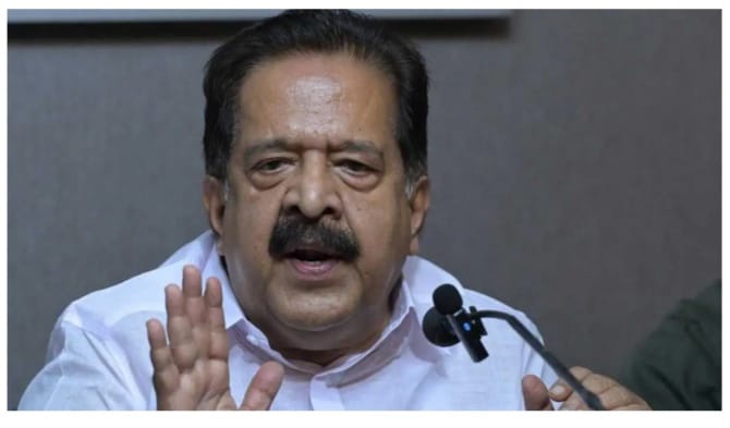 ഭയപ്പെടുത്തിയും ആക്രമിച്ചും ആവിഷ്‌കാര സ്വാതന്ത്ര്യത്തിന് തടയിടാന്‍ സംഘ് പരിവാര്‍ ശക്തികള്‍ ശ്രമിക്കരുത്: രമേശ് ചെന്നിത്തല