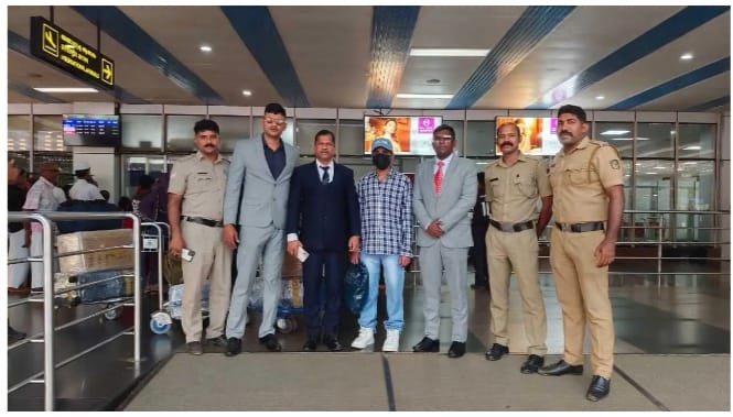 പതിനാറുകാരിയെ കല്ല്യാണം കഴിച്ച് മുങ്ങിയ ചെക്കനെ പോലീസ് റിയാദിലെത്തി പൊക്കി