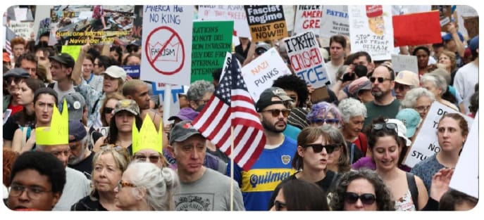 അമേരിക്കയ്ക്ക് രാജാവില്ല ; ട്രംപിനെതിരെ അമേരിക്കൻ ജനത തെരുവിലിറങ്ങി
