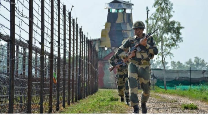 48 മണിക്കൂറിനുള്ളിൽ ഇന്ത്യക്കാർ രാജ്യം വിടണം; വ്യോമപാത അടച്ചു; നടപടിയുമായി പാകിസ്താനും