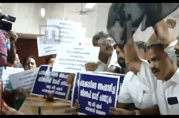 പാലക്കാട് നഗരസഭയിൽ പേരിനെ ചൊല്ലി പോര്