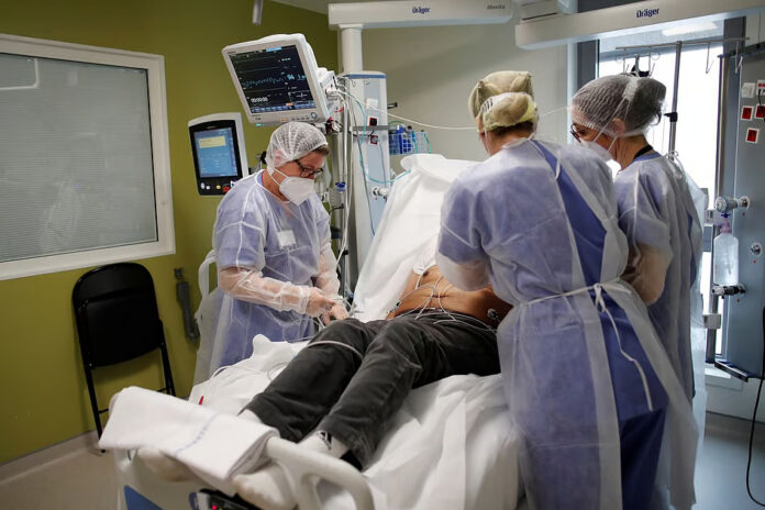 32 മണിക്കൂർ തുടർച്ചയായി ഉറങ്ങി; ഷാർജയിൽ പ്രവാസി ആശുപത്രിയിൽ: തലച്ചോറിനെ ബാധിച്ചത് അപൂർവ്വ ഫംഗസ്