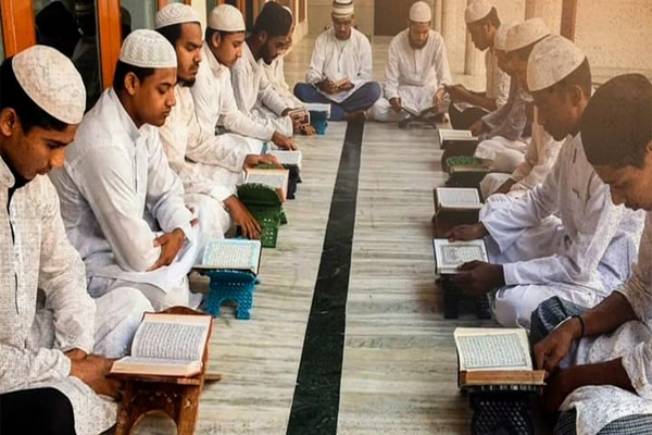 പാക് അധീന കശ്മീരിൽ ആയിരത്തിലധികം മദ്രസകൾ പൂട്ടി; ജനങ്ങളെ ക്യാപുകളിലേക്ക് മാറ്റി