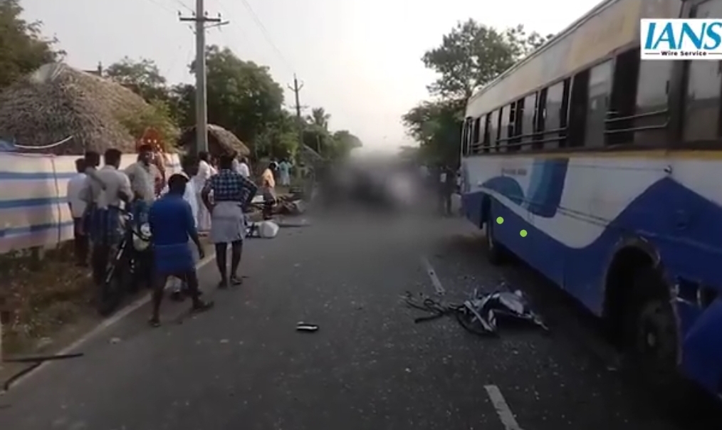 വേളാങ്കണിയിലേക്ക് പോയ വാഹനം തമിഴ്നാട് ബസുമായി കൂട്ടിയിടിച്ച് നാലു മലയാളികള്‍ മരിച്ചു