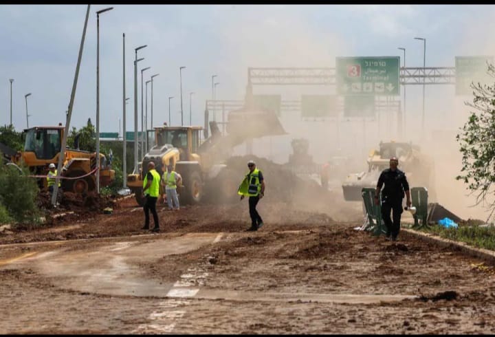 ഇസ്രയേലിലെ പ്രധാന വിമാനത്താവളത്തിൽ ഹൂതികളുടെ മിസൈലാക്രമണം; ഉന്നതതല യോഗംവിളിച്ച് നെതന്യാഹു