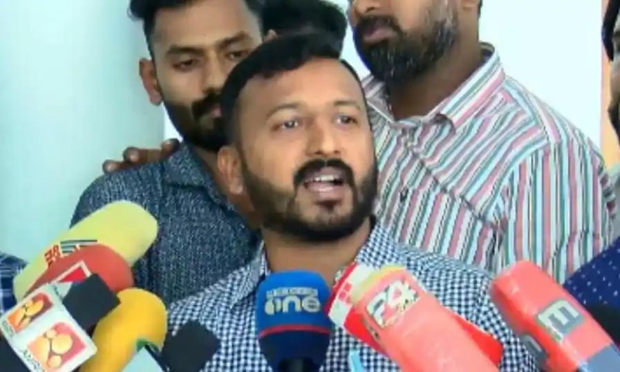 എം എല് എ പദവി വിടാതെ രാഹുല് മാങ്കൂട്ടത്തില്; ഗുരുതര ആരോപണങ്ങളില് മറുപടിയില്ല