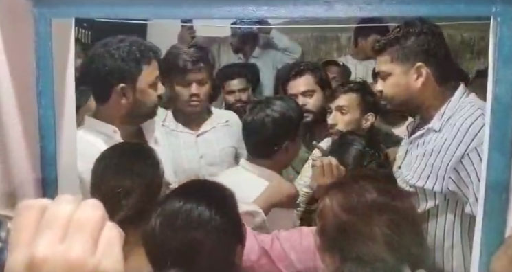 കോർബായിൽ പാസ്റ്ററെയും വിശ്വാസികളെയും മർദിച്ചു
