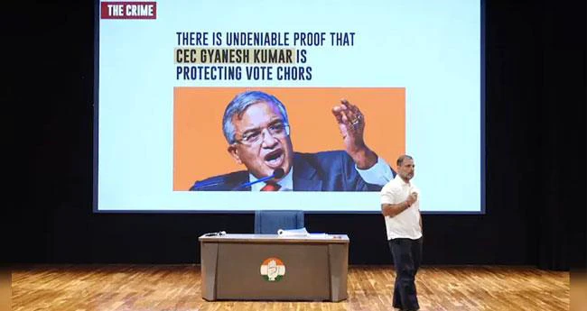 വോട്ട് നഷ്ടമായവര്‍ വേദിയില്‍, വോട്ട് കൊള്ളയ്ക്ക് തെളിവുകള്‍ നിരത്തി രാഹുല്‍ ഗാന്ധി