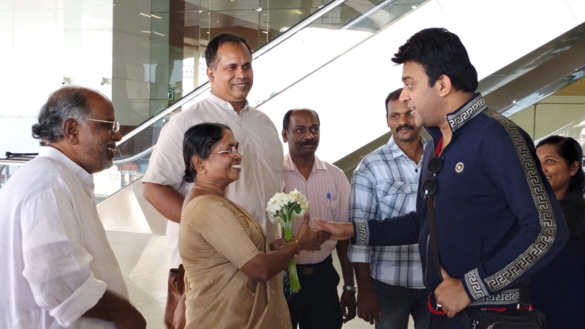 സ്റ്റീഫൻ ദേവസ്സിക്ക് ക്രൈസ്തവചിന്തയുടെ ആദരവ്; എയർ പോർട്ടിൽ സ്വീകരിച്ചു