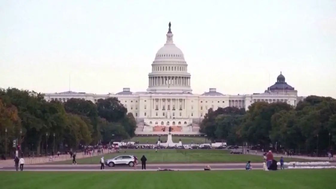 ലക്ഷക്കണക്കിന് സര്‍ക്കാര്‍ ജീവനക്കാര്‍ക്ക് ശമ്ബളമില്ല; പ്രതിസന്ധിയില്‍ അമേരിക്ക, അടച്ചുപൂട്ടല്‍ ഇരുപത്തിയൊന്നാം ദിവസത്തിലേക്ക്