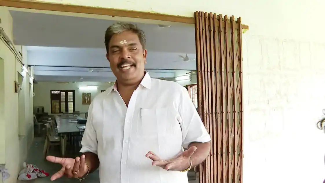 സ്വര്ണക്കൊള്ള കേസ്; മുരാരി ബാബു എസ്ഐടി കസ്റ്റഡിയില്, പെരുന്നയിലെ വീട്ടിലെത്തി കസ്റ്റഡിയിലെടുത്തത് ഇന്നലെ രാത്രി