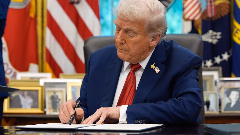 ട്രാൻസ്ജെൻഡറുകളെ പിന്തുണയ്ക്കുന്ന സംഘടനകൾക്കുള്ള ധനസഹായം നിർത്തലാക്കാനൊരുങ്ങി ട്രംപ് ഭരണകൂടം