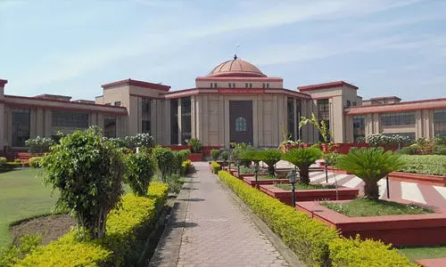 മത പരിവര്‍ത്തനം തടയാന്‍ ക്രിസ്ത്യാനികള്‍ക്കും പാസ്റ്റര്‍മാര്‍ക്കും ഗ്രാമങ്ങളില്‍ നിരോധനം ഏര്‍പ്പെടുത്തിയ ബോര്‍ഡുകള്‍ ഭരണഘടനാ വിരുദ്ധമല്ല: ഛത്തീസ്ഗഡ് ഹൈക്കോടതി