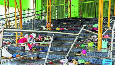 ആന്ധ്രയിലെ ക്ഷേത്രത്തിൽ തിക്കിലും തിരക്കിലും 10 മരണം, നിരവധി പേർക്ക് പരിക്ക്