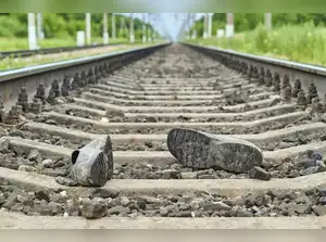 പാളം മുറിച്ചുകടക്കവെ അപകടം; ബെംഗളൂരുവിൽ 2 മലയാളി വിദ്യാർഥികൾ ട്രെയിൻ തട്ടി മരിച്ചു