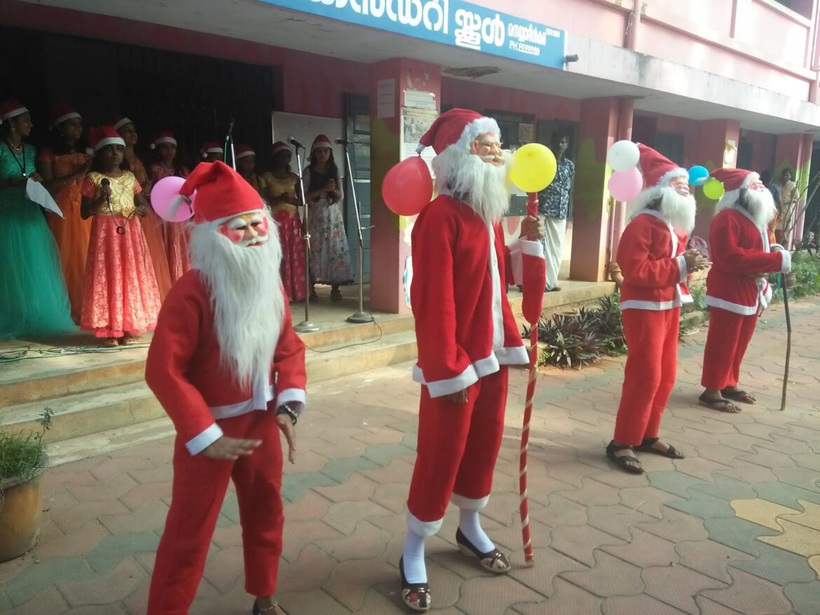 ക്രിസ്മസ് ആഘോഷങ്ങള്ക്ക് വിലക്ക്; കര്ശന നടപടി എന്ന് മന്ത്രി, അടിയന്തരമായി റിപ്പോര്ട്ട് തേടി