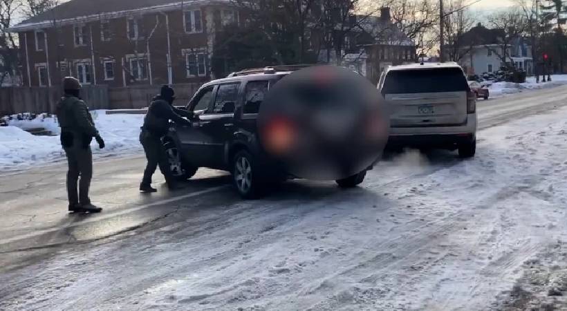 അമേരിക്കയിൽ ഇമിഗ്രേഷൻ ഉദ്യോഗസ്ഥൻ സ്ത്രീയെ വെടിവച്ചുകൊന്നു; പ്രതിഷേധം