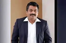 കോണ്‍ഫിഡന്റ് ഗ്രൂപ്പ് ഉടമ സി ജെ റോയ് ഇ ഡി റെയ്ഡിനിടെ സ്വയം വെടിയുതിര്‍ത്തു ജീവനൊടുക്കി