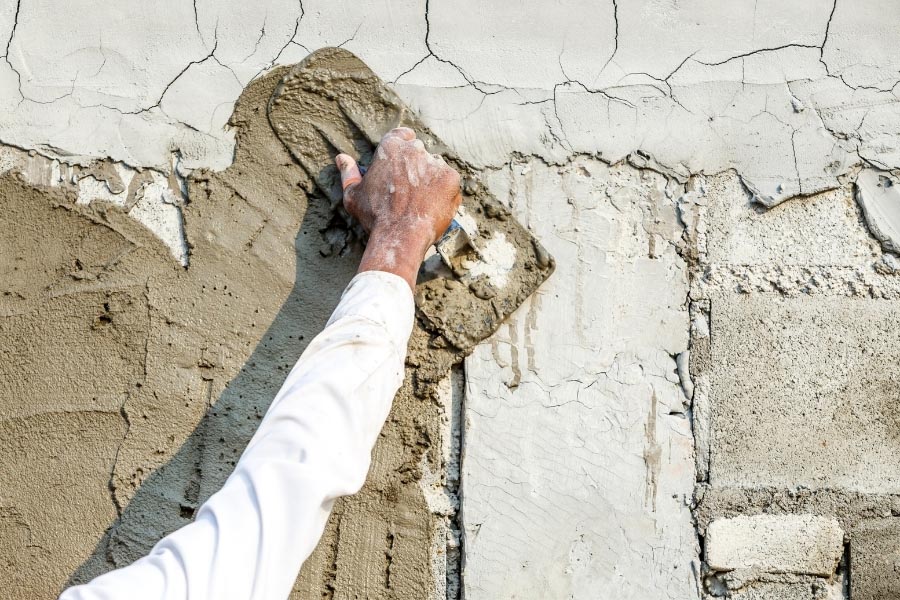 മിനുക്കുപണികൾ മറയ്ക്കുന്ന വിള്ളലുകൾ…