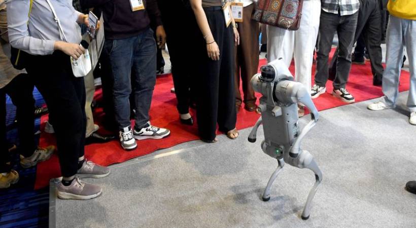 ചൈനീസ് റോബോട്ട് ഇന്ത്യൻ നിര്‍മ്മിതമാക്കി; ഇന്ത്യൻ യൂണിവേഴ്സിറ്റിയെ എ.ഐ ഉച്ചകോടിയില്‍ നിന്ന് പുറത്താക്കി