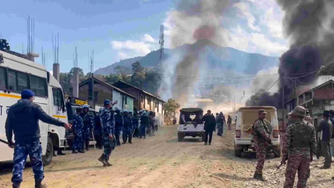 മണിപ്പുരില്‍ കുക്കി-നാഗാ സംഘര്‍ഷം; നിരവധി വീടുകള്‍ കത്തിച്ചു