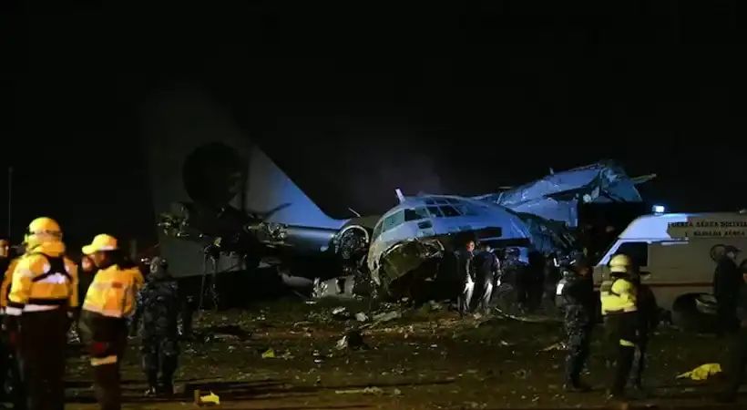 ബൊളീവിയയില്‍ കറൻസി നോട്ടുകളുമായി വന്ന വിമാനം തകര്‍ന്നു വീണു; 15 മരണം