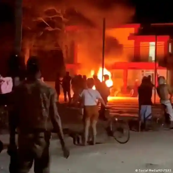 രൂക്ഷമായ വൈദ്യുതി തടസ്സം; ക്യൂബയിലെ കമ്മ്യൂണിസ്റ്റ് പാര്‍ട്ടി ഓഫീസ് പ്രതിഷേധക്കാര്‍ ആക്രമിച്ചു